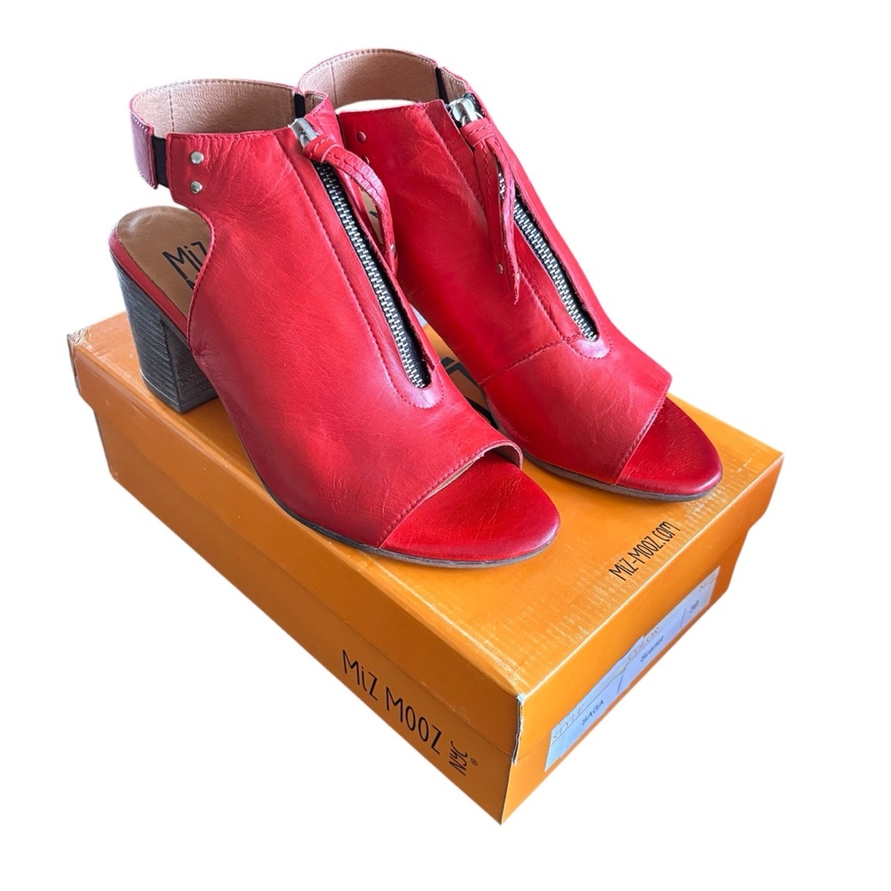 Miz Mooz Saga Scarlet heels leather 39 size 8.5 BNIB